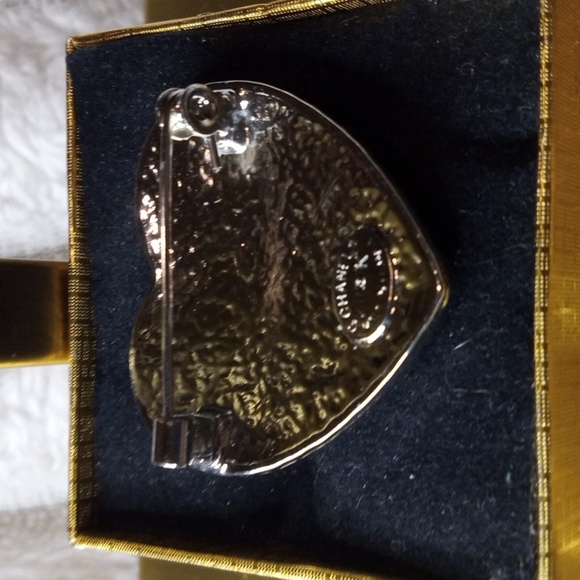 Chanel Stamped Heart Brooch ❤️❤️❤️❤️ - Picture 3 of 5